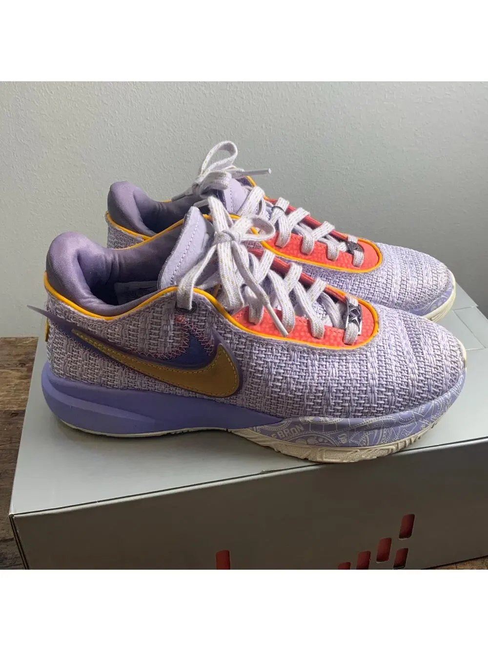 Nike Lebron XX Violet Frost/Metallic Gold Shoes size 5